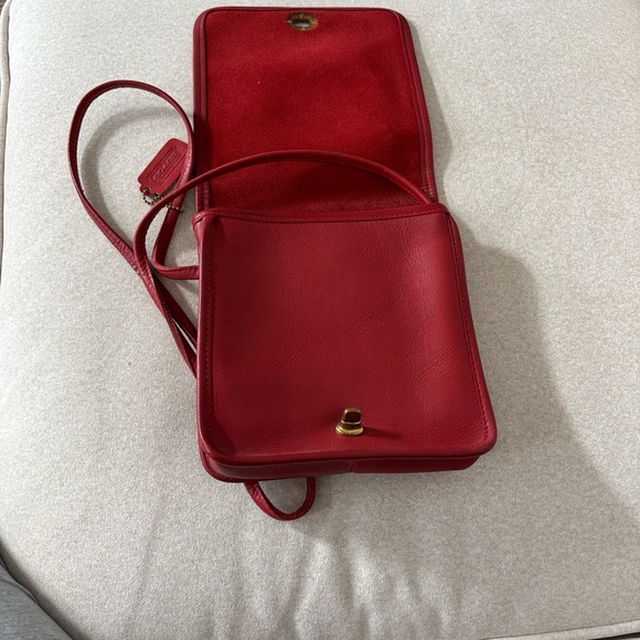 Vintage Coach NYC Red Compact
Pouch Flap Crossbody turn lock 2067 - Picture 4 of 11
